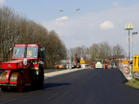 Vers asfalt voor nieuwe afrit A16