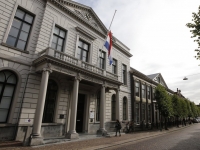 Vlag halfstok rechtbank Steegoversloot Dordrecht