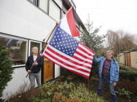 Amerikaanse en Nederlandse Vlag uit voor Biden Lyra Sterrenburg Dordrecht