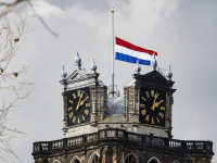 Vlag halfstok Grote kerk Dordrecht