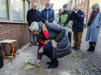 Twaalf nieuwe stolpersteine gelegd in Dordrecht