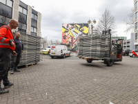 Eerste bedden en kussens en dekens binnen voor vluchtelingen Crown Point Dordrecht