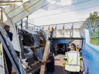 Schade aan spoorviaduct na te hoge vrachtwagen Dordrecht