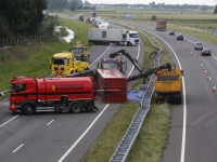 20152108-Vrachtwagen-gekanteld-op-A4-Halsteren-Tstolk-001_resize