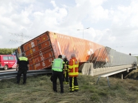 20152306-Vrachtwagen-gekanteld-N3-Papendrecht-Tstolk-004_resize