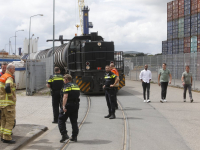 Vrachtwagen in botsing met goederentrein Dordrecht