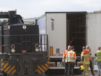 Vrachtwagen in botsing met goederentrein Dordrecht