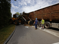 Vrachtwagen verliest loodzware vracht Laan vd Naties Dordrecht