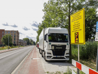 Vrachtwagen parkeerplaatst wordt medio augustus opgeheven