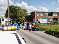 Vrouw in scootmobiel zwaargewond bij aanrijding op Veersedijk