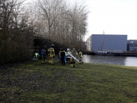 20170202 Vrouw valt te water in de Giessen Jupiterstraat hardinxveld Giessendam Tstolk 001