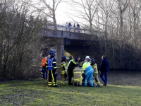 20170202 Vrouw valt te water in de Giessen Jupiterstraat hardinxveld Giessendam Tstolk