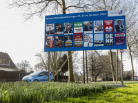 Zeventien Aanplakborden gemeenteraadsverkiezingen Oranjelaan Dordrecht