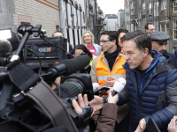 05032023-Rutte-en-Sophie-trappen-VVD-campagne-af-in-Dordrecht-Stolkfotografie-015