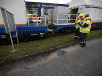 20171812-Wagon-van-Volkerrails-uit-rails-gekomen-Dokweg-Dordrecht-Tstolk-004
