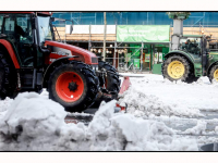 08012026-Sneeuwschuivers-maken-Statenplein-sneeuwvrij-vanwege-weekmarkten-Dordrecht-Stolkfotografie-005