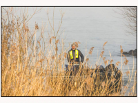 09032026-Groot-politie-onderzoek-naar-de-vermiste-marijke-en-Joran-gaan-door-in-Dordtsche-Kil-in-Dordrecht-001