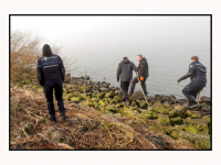 09032026-Groot-politie-onderzoek-naar-de-vermiste-marijke-en-Joran-gaan-door-in-Dordtsche-Kil-in-Dordrecht-003