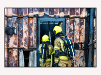 04042025-grote-uitslaande-brand-bij-metaalspuiterij-Baanhoekweg-Dordrecht-Stolkfotografie-004