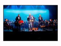 07042025-Ruim-600-leerlingen-van-Dordtse-basisscholen-bij-concert-van-Marinierskapel-Schouwburg-Kunstmin-Dordrecht-Stolkfotografie-004