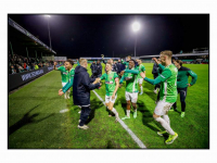 19042024-Vreugde-en-blijdschap-onder-supporters-van-FC-Dordrecht-na-de-overwinning-op-TOP-Oss-Dordrecht-Stolkfotografie-002