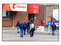 15042025-De-Inlichtingen-en-Opsporingsdienst-van-de-Inspectie-Leefomgeving-en-Transport-doen-inval-bij-Chemours-Dordrecht-Stolkfotografie-007