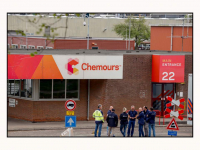 15042025-De-Inlichtingen-en-Opsporingsdienst-van-de-Inspectie-Leefomgeving-en-Transport-doen-inval-bij-Chemours-Dordrecht-Stolkfotografie-010