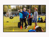 26042024-Gezamelijke-koningsspelen-van-drie-Jenaplanscholen-tijdens-100-jarig-bestaan-Sportpark-Krommedijk-Dordrecht-Stolkfotografie