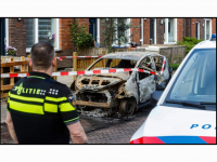 22042024-Twee-autos-van-familie-in-brand-gezet-20-jarige-rotterdammer-aangehouden-Celebeslaan-Zwijndrecht-Stolkfotografie