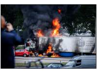 08052026-Vrachtwagen-in-brand-A16-sandelingen-Hendrik-Ido-Ambacht-Stolkfotografie-001