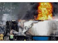 08052026-Vrachtwagen-in-brand-A16-sandelingen-Hendrik-Ido-Ambacht-Stolkfotografie-015