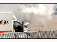 20052025-Bestelwagen-vat-vlam-op-terrein-FedEx-Saffier-Dordtse-Kil-III-Dordrecht-Stolkfotografie