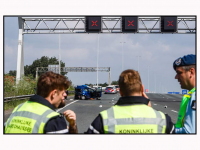 07062024-Twee-gewonden-bij-ernstig-ongeluk-met-Defensie-voertuig-A16-Zwijndrecht-Stolkfotografie-001