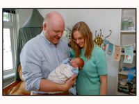 29062025-Ouders-met-pasgeboren-Boris-in-slaapkamer-Dubbeldam-Dordrecht-Stolkfotografie-002