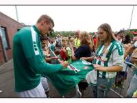 04072026-Op-jacht-naar-handtekeningen-en-fotos-met-de-spelers-van-FC-Dordrecht-Krommedijk-Dordrecht-003