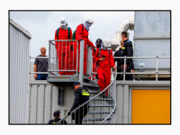 09092025-Mobiele-Eenheid-verwijdert-demonstranten-van-dak-Fokker-Papendrecht-Stolkfotografie-004