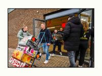 28122023-Duizenden-euros-over-de-toonbank-bij-verkoop-vuurwerk-VTC-Dordrecht-Stolkfotografie-002