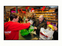 28122023-Topdrukte-met-Vuurwerkverkoop-bij-VuurwerkPap-Dordrecht-Stolkfotografie-002