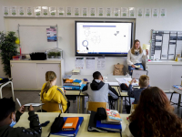 Bovenbouw kinderen De Regenboogschool weer naar school Dordrecht