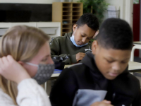 Bovenbouw kinderen De Regenboogschool weer naar school Dordrecht