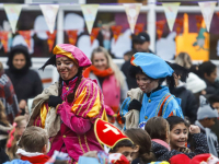 Sinterklaas weer aangekomen op de basisscholen in Dordrecht