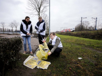 20191501-Leerlingen-Wellant-college-halen-geld-op-met-afruim-verzamelen-Dordrecht-Tstolk