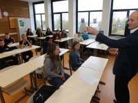 20161011 Wethouder Rik vd Linden als gastles VMBO Wellant Groenezoom Dordrecht Tstolk 001