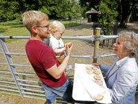 20171506 Beschuit met muisjes in Park Merwestein Dordrecht Tstolk