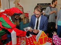 20162911 Burgemeester en wethouders bezoeken Sinterklaashuis Spuiboulevard Dordrecht Tstolk 001