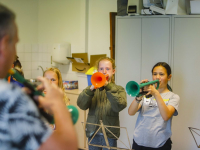 Trompet, trommel en- dansworkshops door Jong Jubal en Music Kids Johan Friso School Dordrecht