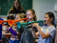 Trompet, trommel en- dansworkshops door Jong Jubal en Music Kids Johan Friso School Dordrecht