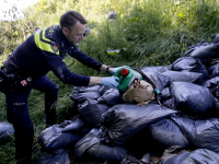 Zakken vol hennepafval gedumpt