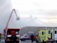 20150601-Zeer-grote-brand-bij-Schokdemperfabriek-Koni-Oud-Beijerland-Dordrecht-Tstolk-001_resize