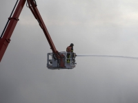 20150601-Zeer-grote-brand-bij-Schokdemperfabriek-Koni-Oud-Beijerland-Dordrecht-Tstolk-002_resize